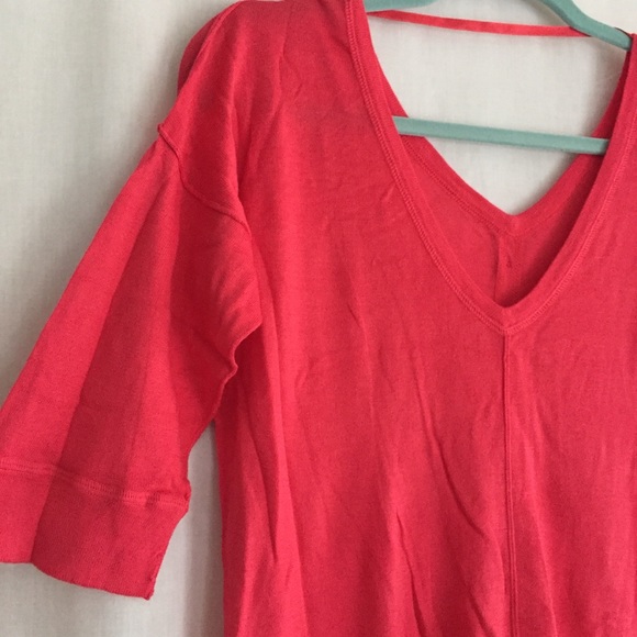 Red V- Neck Short Sleeves Light Sweater Size M - Picture 3 of 5